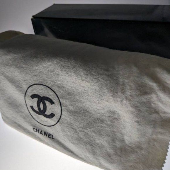 Beautiful Vintage Chanel Velvet Tassel Crossbody Hand Bag in Black/Gold - Picture 12 of 16